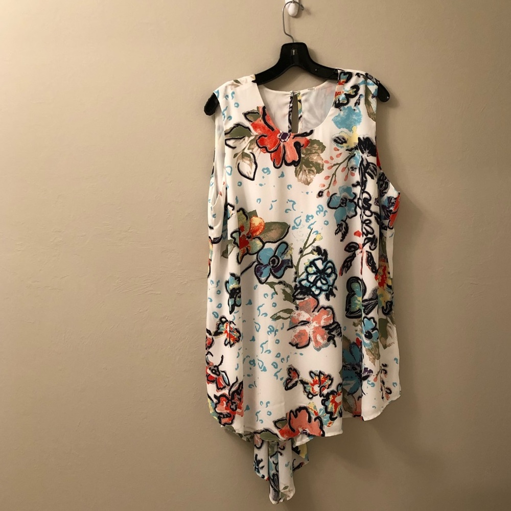 NORDSTROMS Geometric Top.